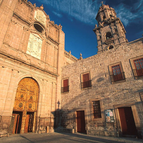 Disfrutar del ambiente colonial – MORELIA, ARQUITECTURA COLONIAL
